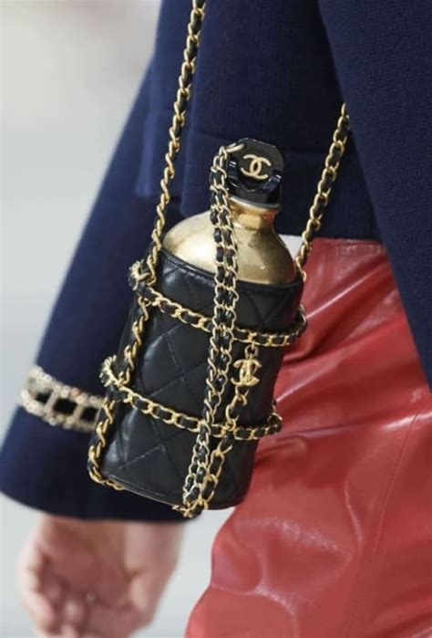 Chanel: os detalhes de sua garrafa de água de R$ 24 mil